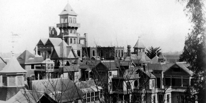 Fotografía de la mansión antes del terremoto de SF