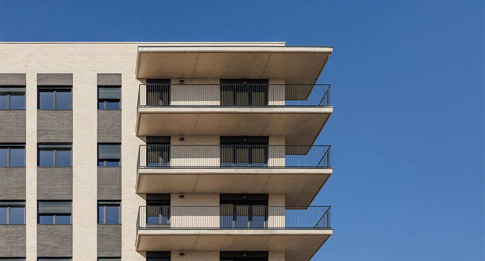 Arquitectura eficiente y adaptada a un entorno urbano complejo