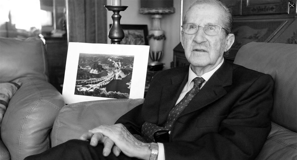 Valencia nombra hijo adoptivo a Gómez-Perretta