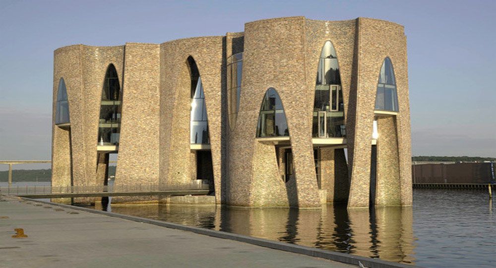 Fjordenhus: Edificio sobre el agua, un gesto habitual en la construcción danesa