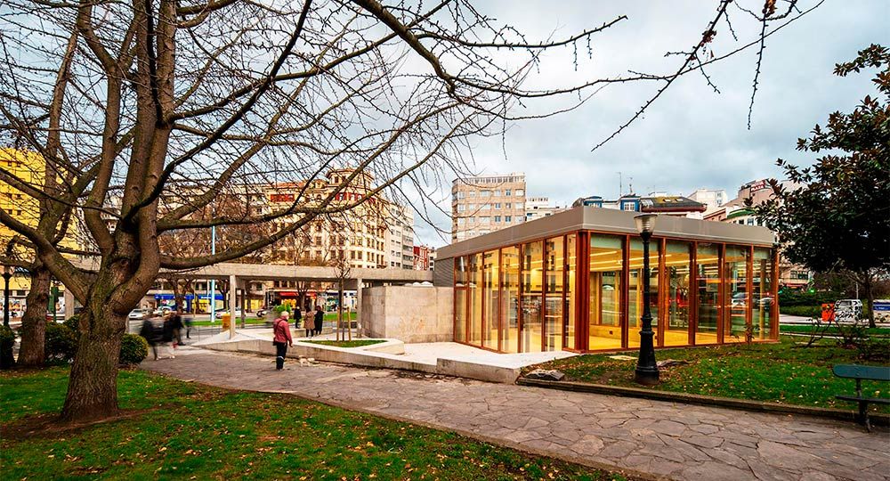 Espacio Juvenil en la Plaza José Toubes Pego: arquitectura escénica