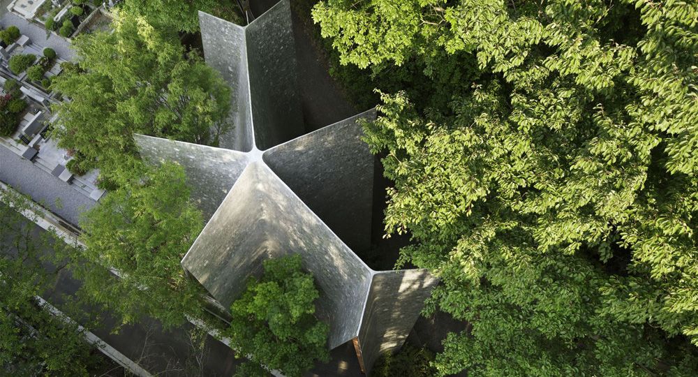 Arquitectura de la espiritualidad: Capilla del Bosque Sayama de Hiroshi Nakamura & NAP