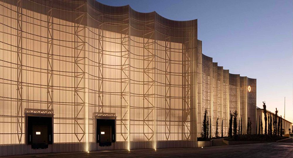 Facha interior translúcida. Centro Logístico Mayoral en Málaga