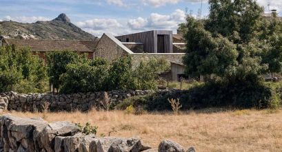 La Casa Escondida: rehabilitación rural con arquitectura industrializada La Casa Escondida: rehabilitación rural con arquitectura industrializada