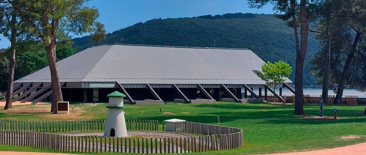 Concepto del edificio polivalente: El Refugio