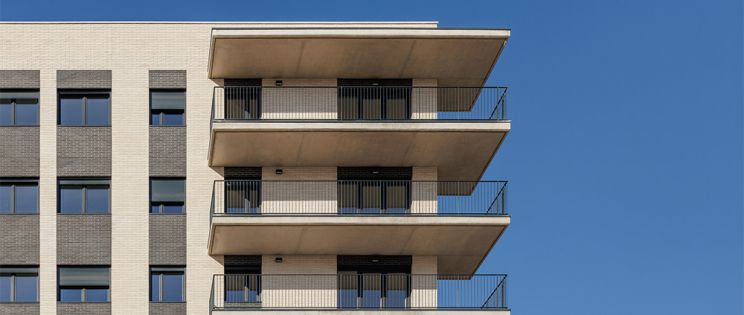 Arquitectura eficiente y adaptada a un entorno urbano complejo Arquitectura eficiente y adaptada a un entorno urbano complejo