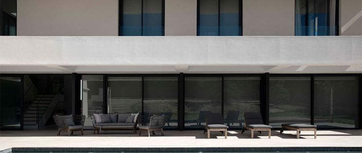 L House: arquitectura sobre el encinar