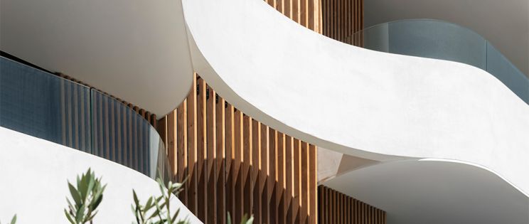 Village Verde de L35 Architects dialoga con el entorno natural de Sotogrande