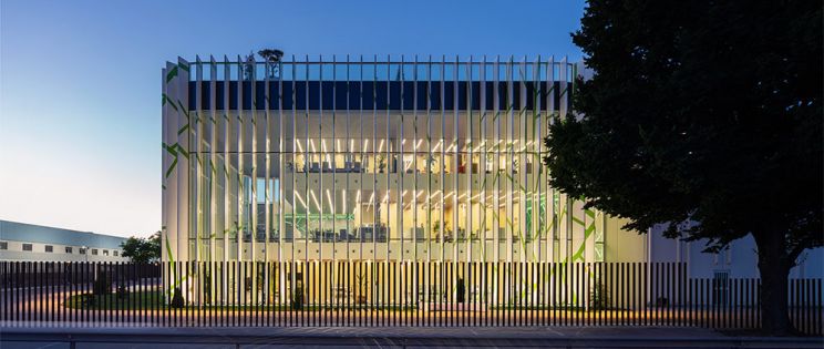 Oficinas Atlántica Agrícola: un acontecimiento urbano de PLAYstudio Oficinas Atlántica Agrícola: un acontecimiento urbano de PLAYstudio