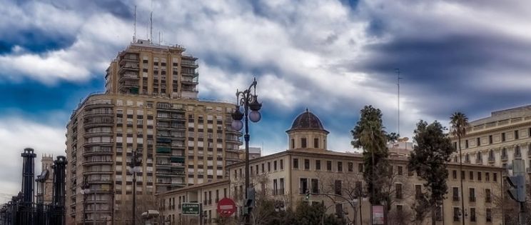 La finca de hierro (Edificio Garcerán): El primer edificio en  Valencia en usar metal en la estructura, se rehabilita.