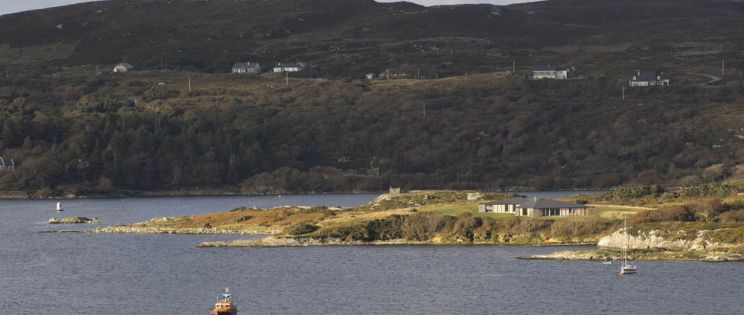 Casa en Clifden Bay, Irlanda. Tierney Haines Architects.