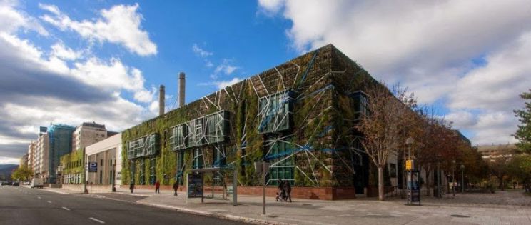 Rehabilitación energética: Jardín Vertical con especies autóctonas en Palacio de Congresos de Vitoria-Gasteiz