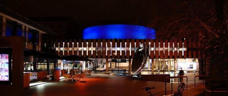 De la escuela al teatro: obras maestras de Peter Moro