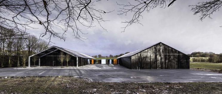 Instalaciones de vanguardia en plena naturaleza. SHH Architecture & Interior Design.