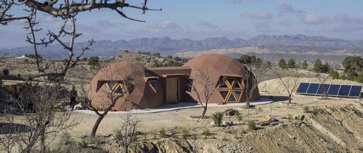 La arquitectura sostenible de Ecoproyecta: dos viviendas geodésicas.