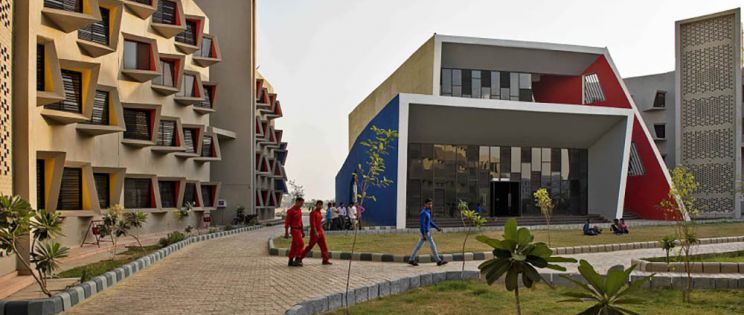 Arquitectura sostenible en una residencia de estudiantes en India, Sanjay Puri Architects.
