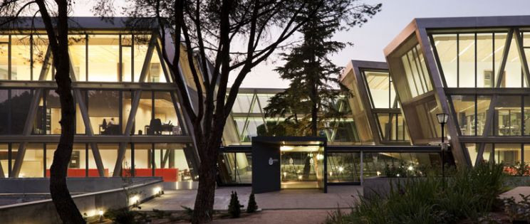 Universidad a distancia de Madrid del arquitecto Jose Manuel Sanz