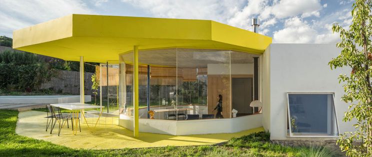 La casa-estudio de Canobardin, apariencia minimalista con forma y color