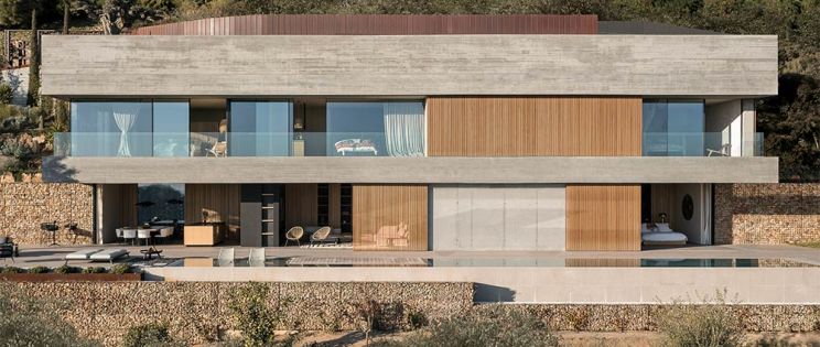 Casa Begur. Belleza natural y control solar