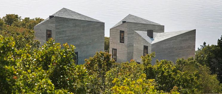 Arquitectura costera de hormigón visto