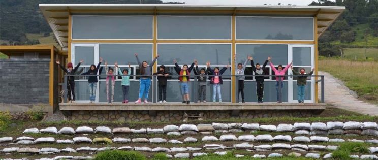 La Lucha de una Comunidad por el Desarrollo: Biblioteca de la Creatividad