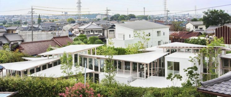 Vivienda familiar de Studio Velocity: Casa entre setos