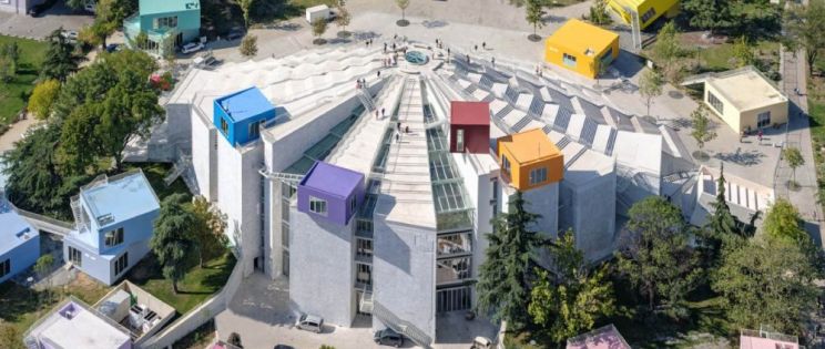 La renovada Pirámide de Tirana: de monumento comunista a centro cultural La renovada Pirámide de Tirana: de monumento comunista a centro cultural