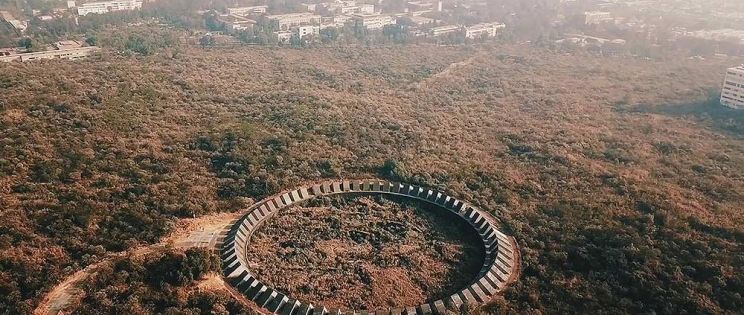 La lucha por el horizonte: El Espacio Escultórico y la arquitectura indiscreta