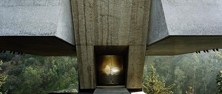 Geometría y gravedad: La Casa Taller de Agustín Hernández 