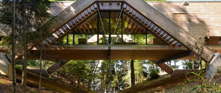 Llama Urban Design. La casa puente