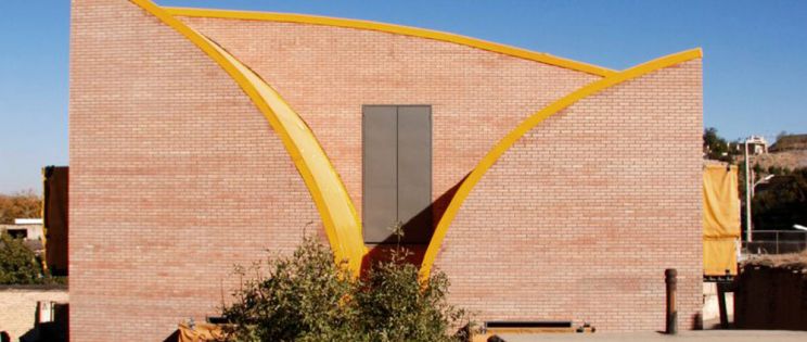 ZAV Architects diseñan hogares para niñas iraníes huérfanas