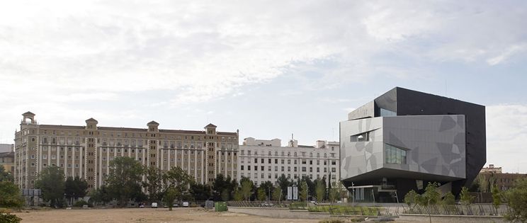 Vocación icónica: Caixa Forum Zaragoza. Estudio Carme Pinós