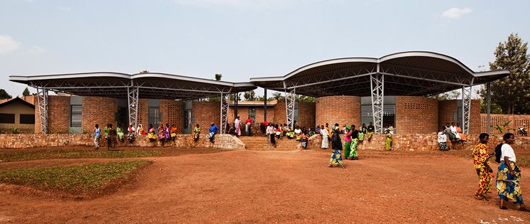Superar una Guerra: Centro de Oportunidad para Mujeres, Ruanda