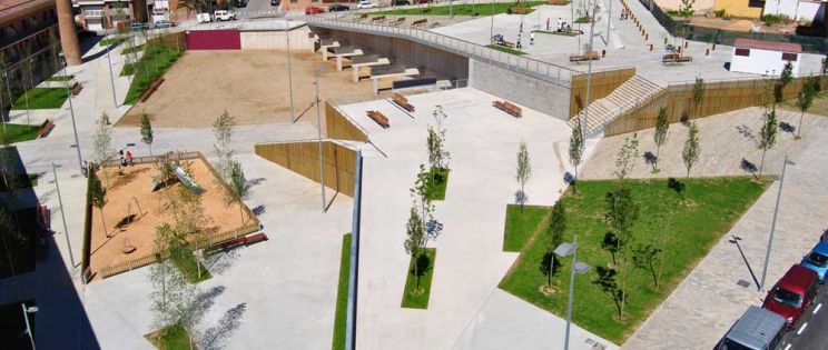 Parque de la Bòbila, el espacio público en desnivel por Espinàs i Tarrasó