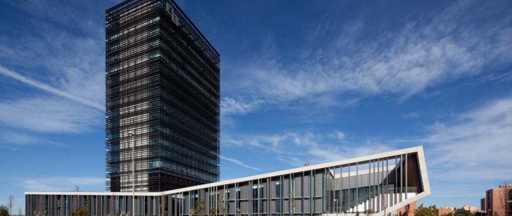 Nueva Sede Social de Caja de Badajoz, por Estudio Lamela Arquitectos