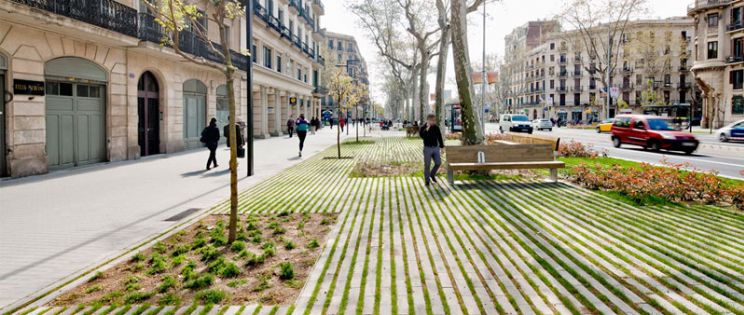 Passeig de Sant Joan, Lola Domenech