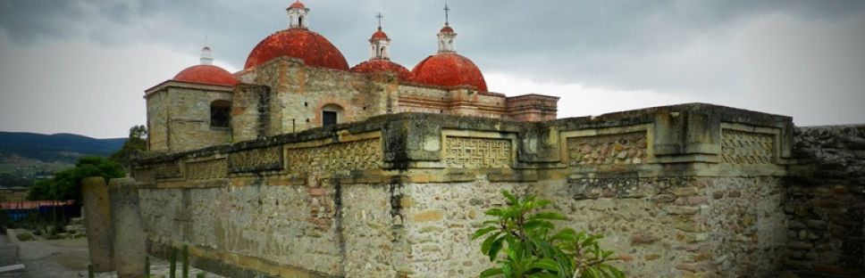 Mitla: La ciudad de los muertos. 