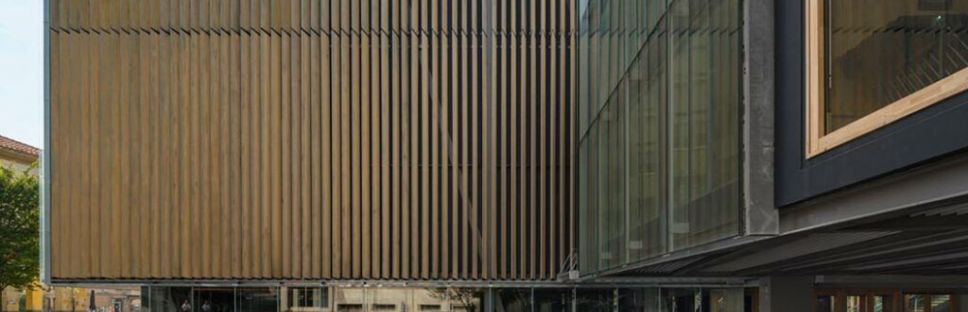 Muxikebarri: fachada de Viga Laminada de Roble