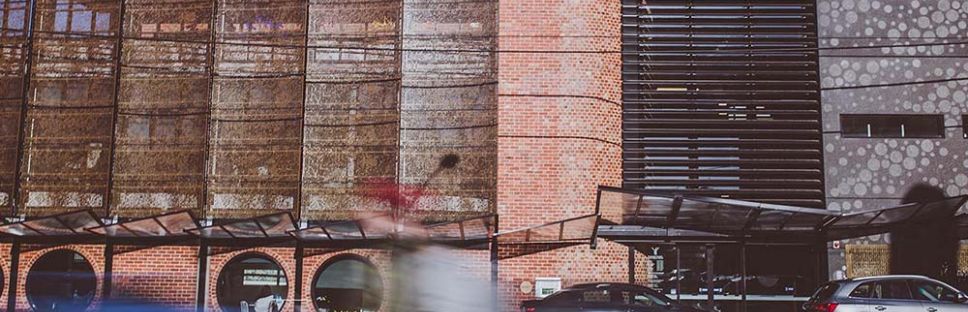 La arquitectura de Bargoonga Nganjin , un complejo cultural de Group GSA architects. La arquitectura de Bargoonga Nganjin , un complejo cultural de Group GSA architects.