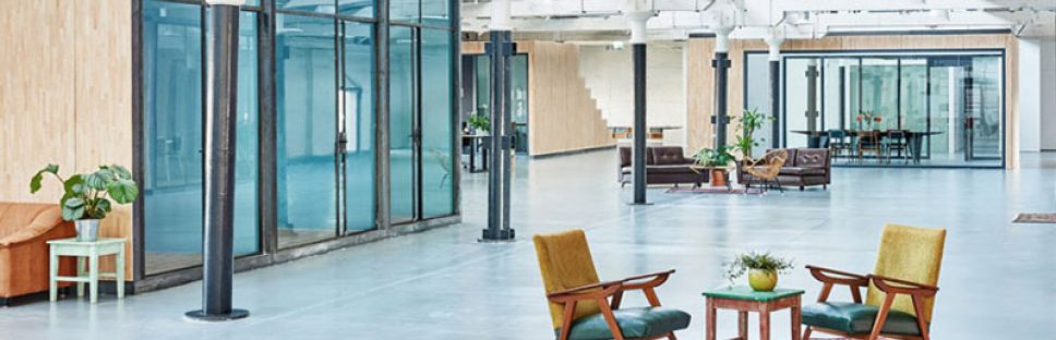 Nuevas oficinas Fairphone, arquitectura interior de estética industrial y concepto sostenible