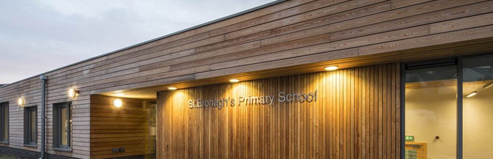 La St. Bronagh’s Primary School de Rostrevor, Irlanda del Norte, denominada edificio del año en los RSUA Awards 2018.
