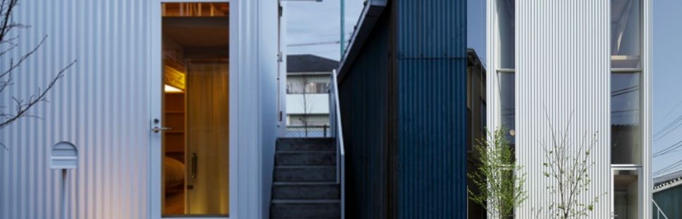White hut  &  Tilia japonica, vivienda vertical de Takahashi Maki