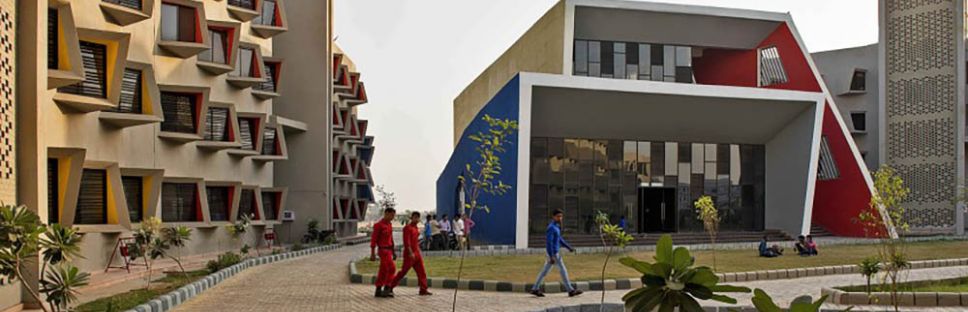 Arquitectura sostenible en una residencia de estudiantes en India, Sanjay Puri Architects.