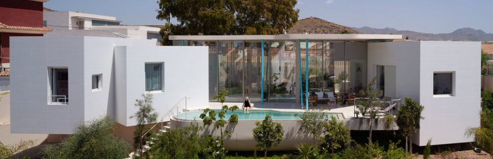 Casa Dos Lenguajes: simbiosis entre topografía y arquitectura Casa Dos Lenguajes: simbiosis entre topografía y arquitectura