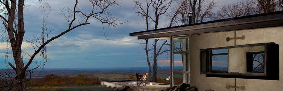 Arquitectura de hormigón prefabricado en conexión con la naturaleza. Lost Whiskey Cabin, Green Spur.