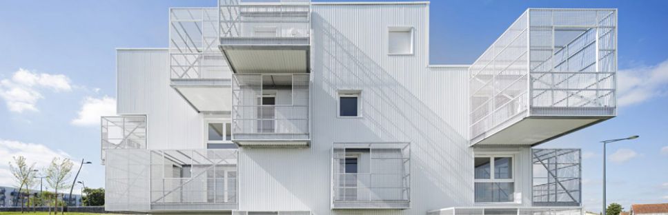 Nubes blancas.  Volúmenes, geometría y arquitectura de Poggi + More