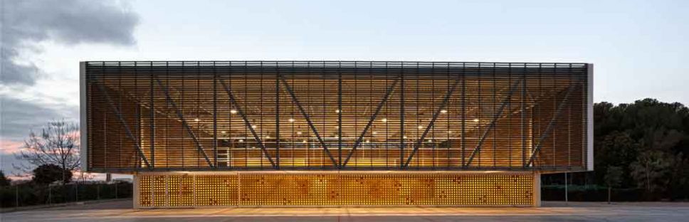 Pabellón multiusos 'Escola Gavina', por Gradolí & Sanz Arquitectos