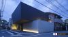 Casa LAXUS de APOLLO Architects &amp;amp; Associates: minimalismo y contraste