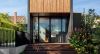 Open Shut House: ampliación de vivienda y contrastes arquitectónicos
